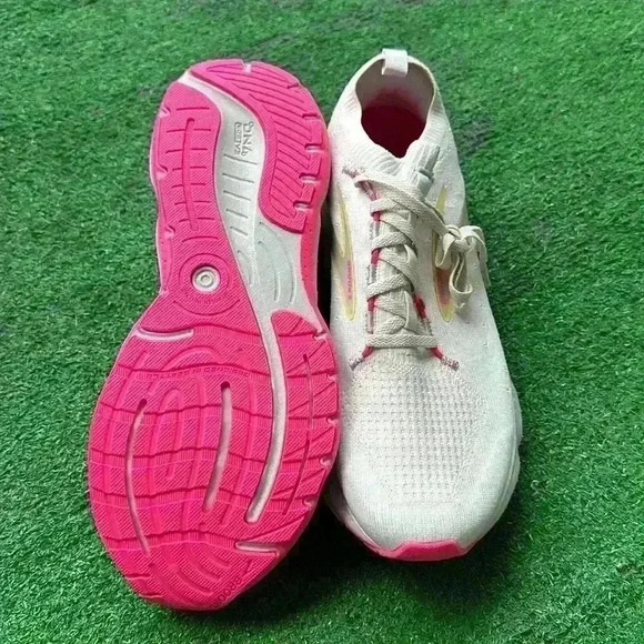 Brooks - Picture 3 of 6